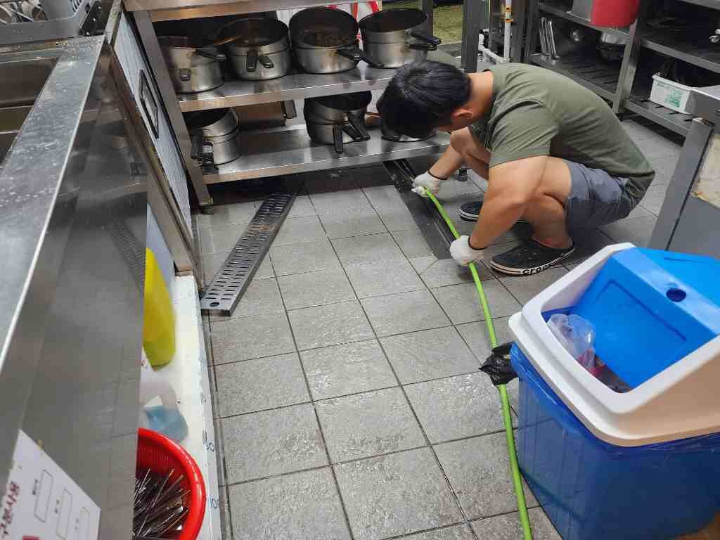 수원시 배관 작업 사진