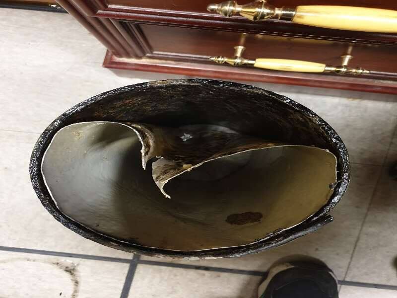 배관에서 제거한 기름때 슬러지 — 우성설비
