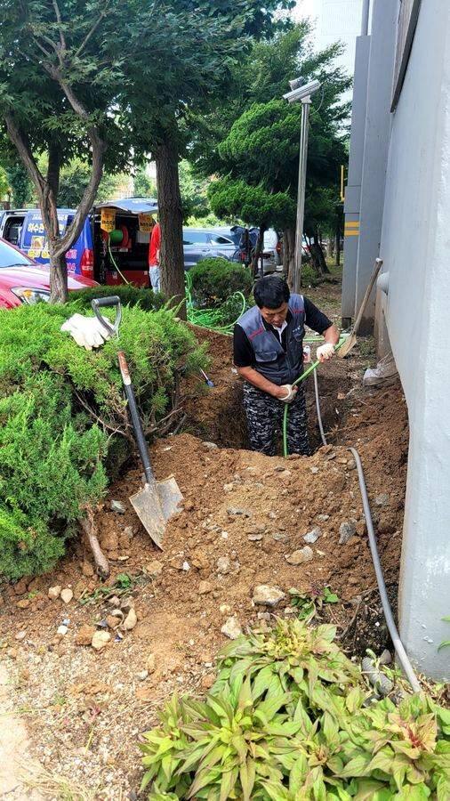 아파트 저층 변기 기포 해결 고압세척 호스 투입