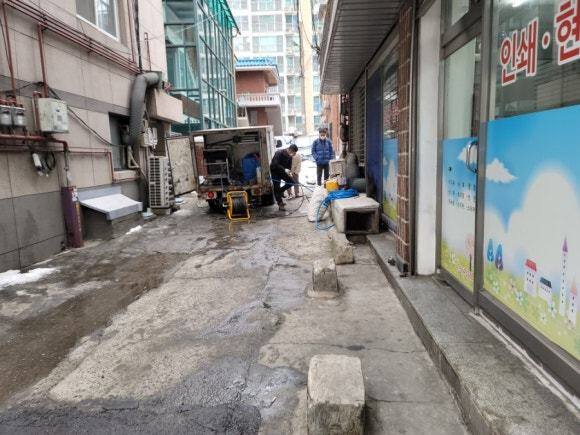 구리 수택동 식당 하수구고압세척 - 골목 고압세척 차량 작업