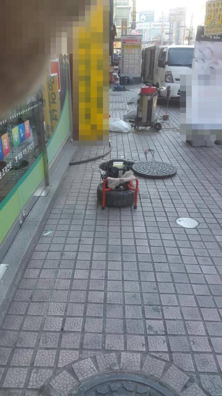 여주  보도 맨홀 작업 준비