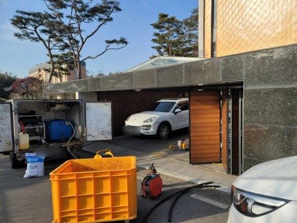 용인 하갈동 전원주택 앞 고압세척 장비 차량